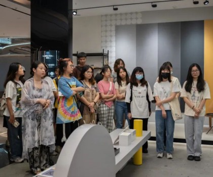 產(chǎn)學(xué)設(shè)計專訪 | 王琪：人才培養(yǎng)需打開向外看的通道，學(xué)生應(yīng)成為藝術(shù)賦能產(chǎn)業(yè)的實踐者