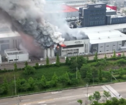 電池工廠突發(fā)火災，已發(fā)現(xiàn)20多具遺體！該樓存放著3萬多個鋰電池成品，尹錫悅下令：全力搜救