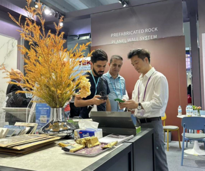 惠達(dá)衛(wèi)浴新品亮相，國際客商排隊(duì)圍觀！