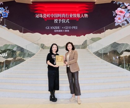 中國著名服裝設(shè)計(jì)師郭培出任“冠珠瓷磚中國時(shí)尚行業(yè)致敬人物”，高定之美一塊傳承！