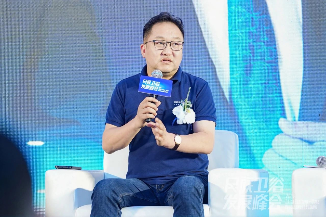 1733124722985137.jpg 智享科技 創(chuàng)領(lǐng)浴界|東鵬整裝衛(wèi)浴榮膺“定制衛(wèi)浴領(lǐng)導品牌” 稱號.jpg