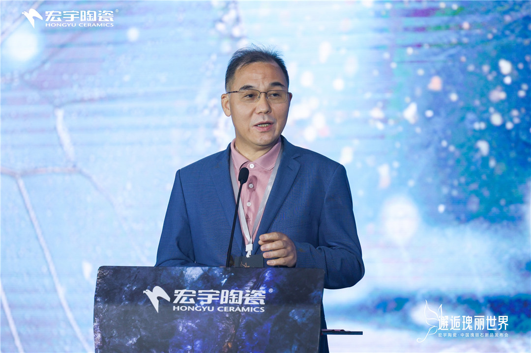 5-《陶城報(bào)》社長(zhǎng)、佛山潭洲陶瓷展總經(jīng)理 李新良.jpg