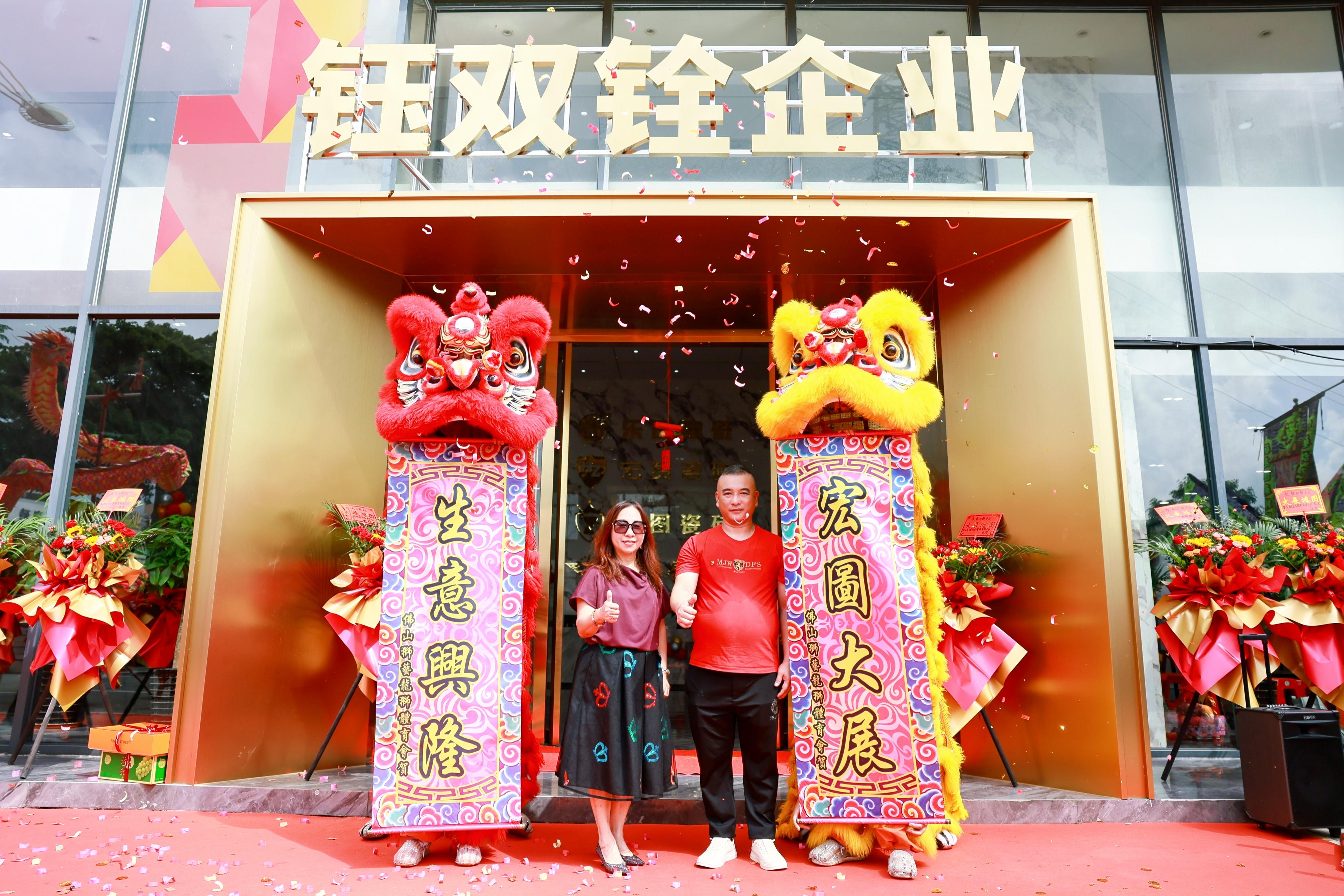 1759214263470148.jpg 2025_0930_6e8a1fecj00t3du3t00vqc0032n021rc.jpg